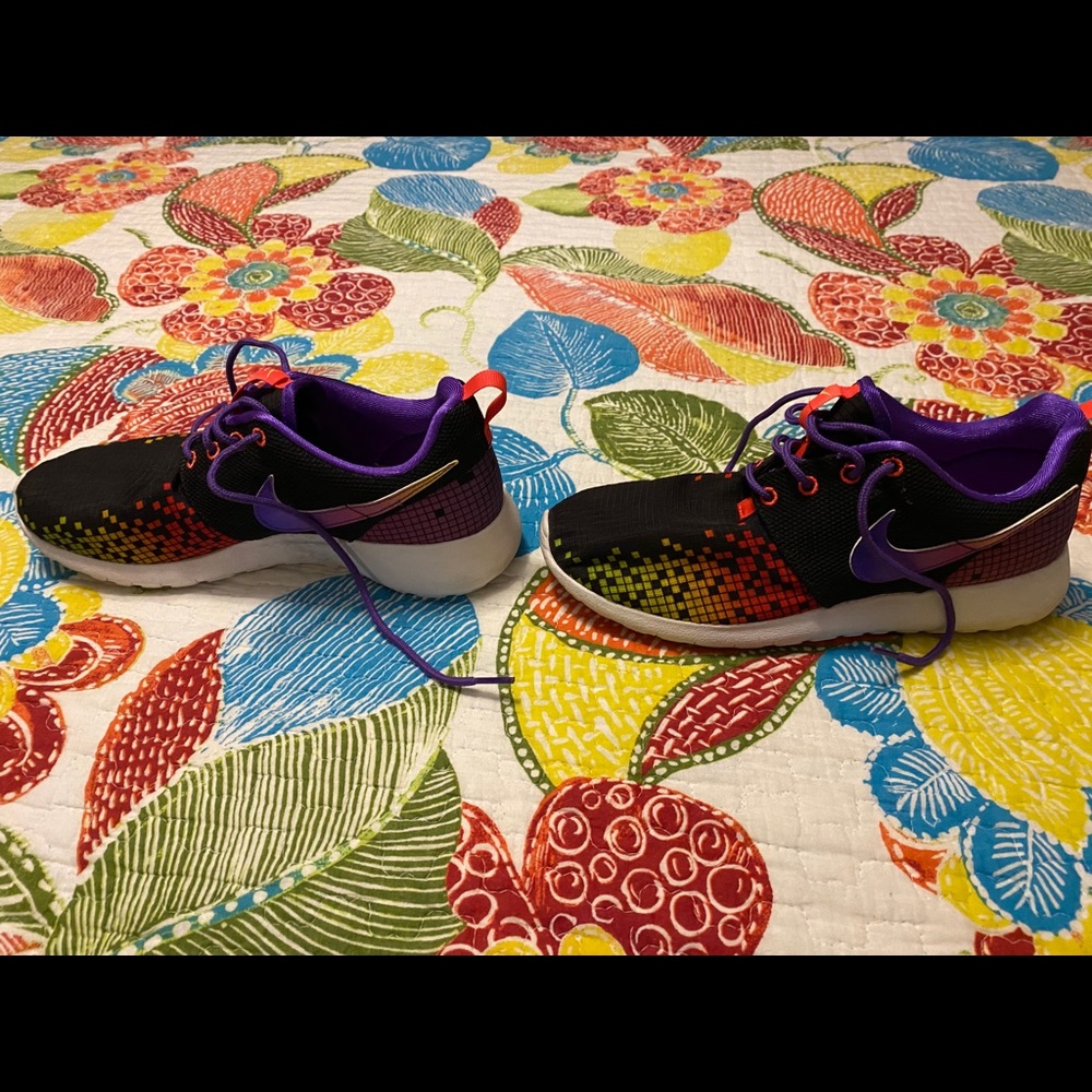 Nike Roshe Shoes size Y7 women’s size 8